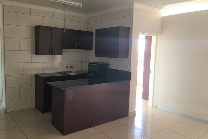 Two-bedroom apartment in Bo Dorp, to rent with carport and water included.