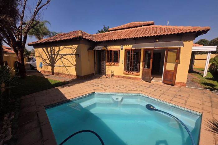 House to Rent in Montana Park: 3 bedrooms, splash pool, double garage, low-maintenance yard.