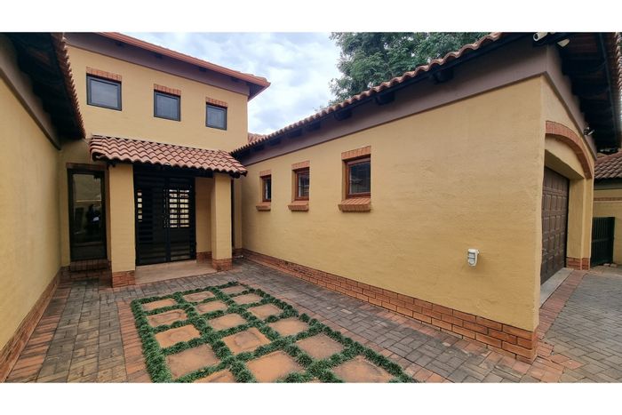 House To Rent in Montana Park: 3 Bedrooms, splash pool, double garage, low-maintenance yard.