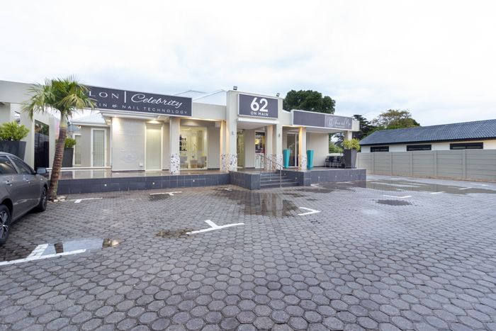 Retail space to rent in Walmer: 106sqm, high visibility, foot traffic, parking.