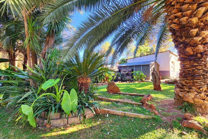 Valhalla House For Sale: 4 beds, pool, borehole, garage, and flat conversion potential.