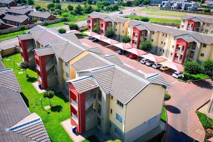 For Sale: 2-bedroom apartment in Monavoni with security and convenient access.