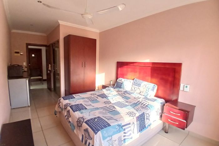 Ramsgate Apartment To Rent: Studio with rooftop terrace and basement parking.