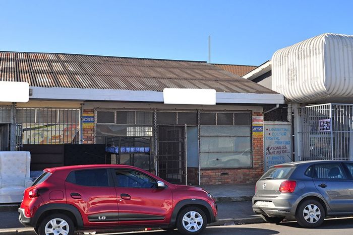 Industrial unit in Lansdowne to rent with office space and workshop facilities.