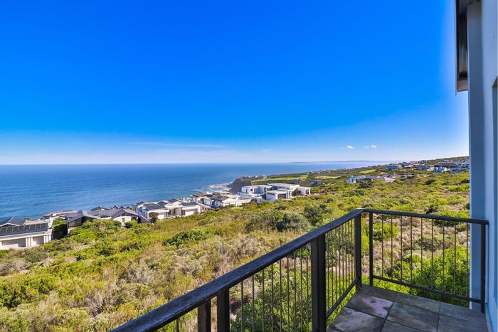 For Sale: House in Pinnacle Point Golf Estate with sea views, pool, and garages.