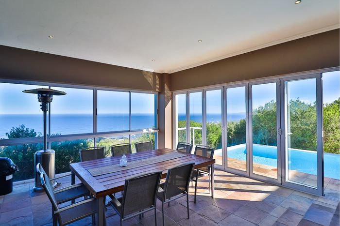 For Sale: House in Pinnacle Point Golf Estate with sea views, pool, and garages.