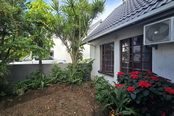 For Sale: Townhouse in Meer En See with 3 bedrooms, garage, and security features.