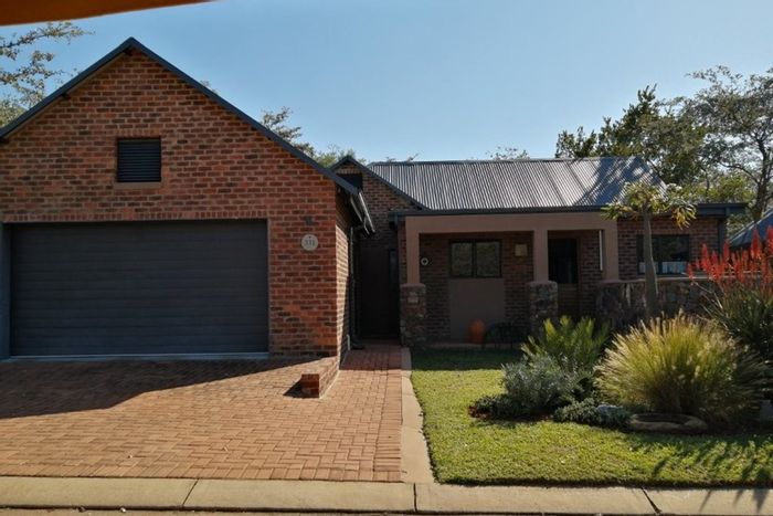 House for Sale in Negester Klein-Kariba: Veranda, braai area, clubhouse, and security.