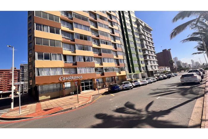 South Beach Apartment For Sale: 1.5 bedrooms, sea views, air conditioning, secure access.