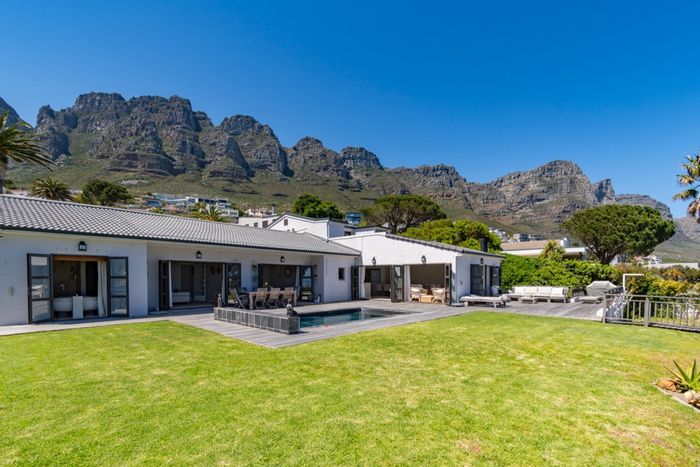 Bakoven House To Rent: 4 bedrooms, pool deck, solar power, top security.