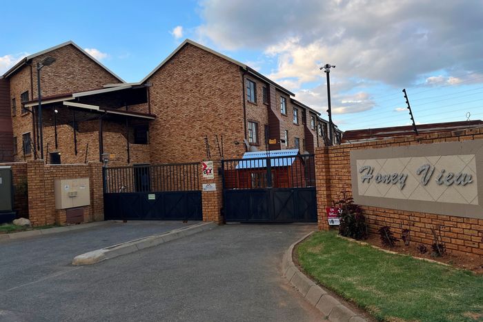 1-Bedroom Apartment in Honeypark For Sale with Security, Parking, No Transfer Duty.