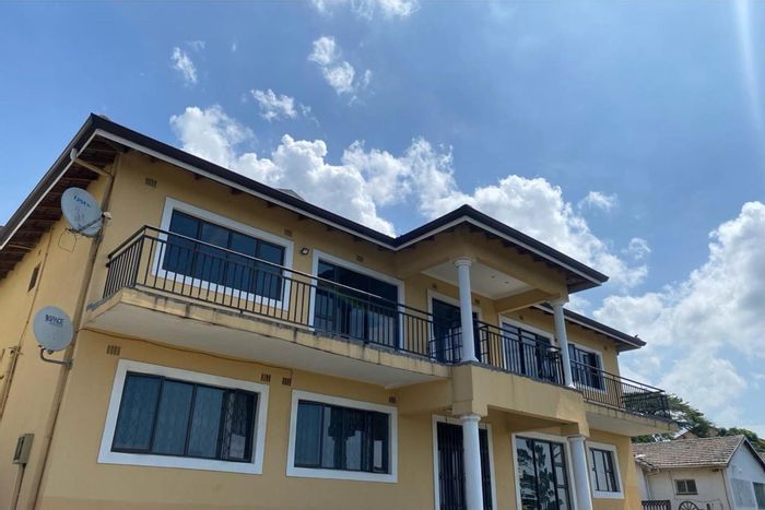 3-bedroom apartment in Lotusville with secure parking and convenient amenities. To Rent.