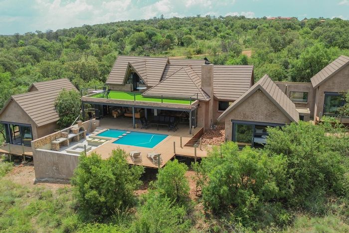 Hillside Lodge For Sale: 5 Bedrooms, Golf, Spa, Pool in Elements Private Golf Reserve.