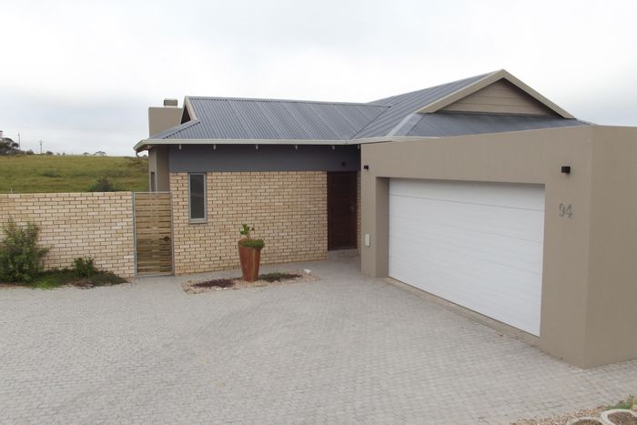 For Sale: House in Mooikloof Country Estate with 3 beds, double garage, and braai area.