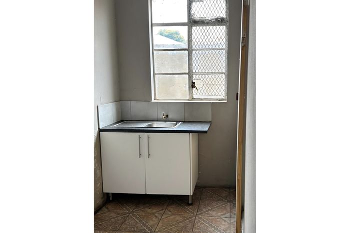 For Sale: 9-bedroom house in Yeoville with en-suites, parking, and rental income potential.