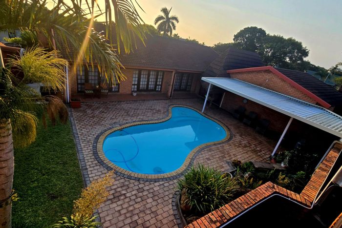 Versatile house with flatlet, pool, study, and entertainment area in Meer En See. For Sale.