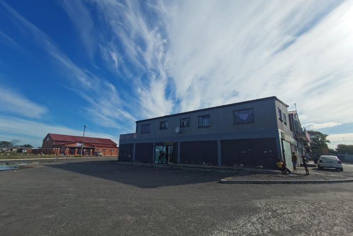 Versatile Retail Property with Flatlets and Parking in Kleinvlei, For Sale.