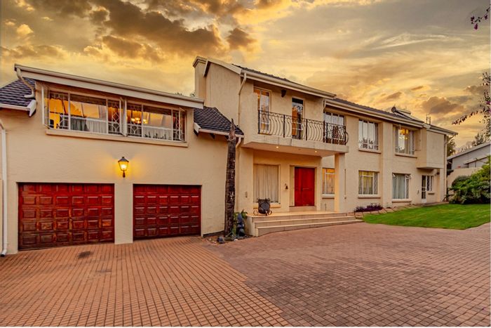 Spacious 6-bedroom house with pool, garages, and staff accommodation in Sharonlea. For Sale.