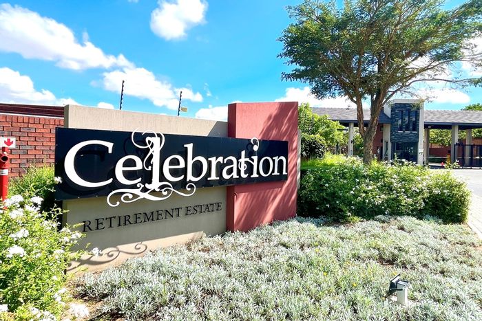 For Sale: House in Olievenpoort with lifestyle center, security, and care services.