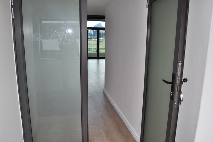Office to Rent in Maitland: 110m2, balcony, kitchen, flexible layout, great location.