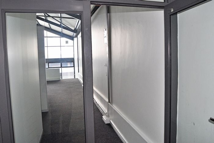 Office space to rent in Maitland with private offices, balcony, and air-conditioning.