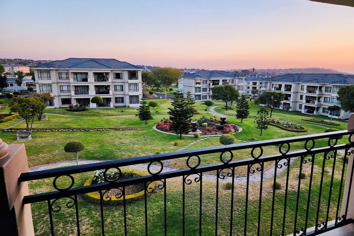 To Rent: 2-Bedroom Apartment in Summerset with Parking and 24/7 Security.