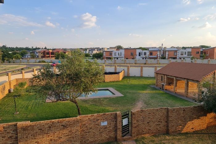 For Sale: 2-Bedroom Apartment in Sagewood with Pool and Secure Access.