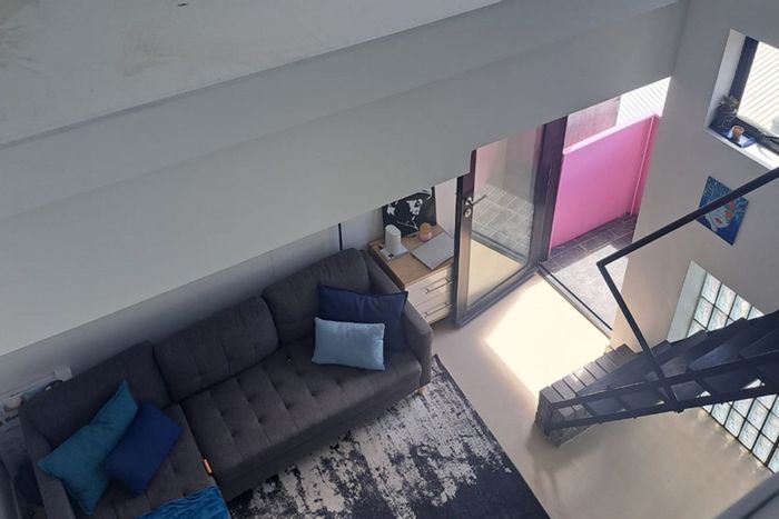 For Sale: Apartment in Cape Town City Centre with mezzanine, kitchen, and security.