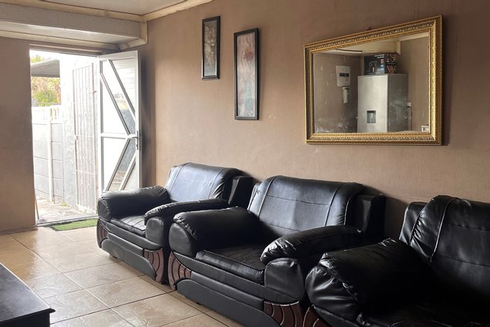 Brooklyn House For Sale: 2 beds, rental income potential, near amenities and schools.