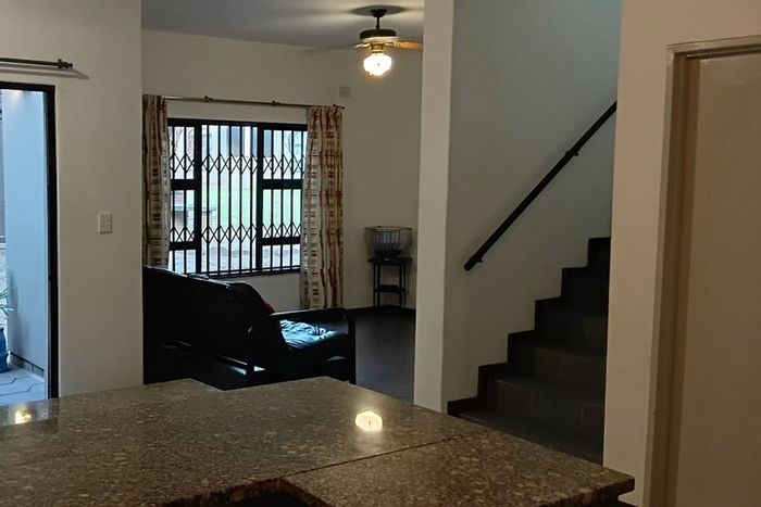 3-Bedroom Apartment To Rent in Meer En See with Air Conditioning and Parking.