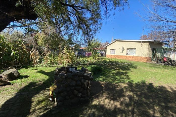 9-Bedroom House For Sale in Sasolburg Central - Ideal Student Accommodation with Parking.