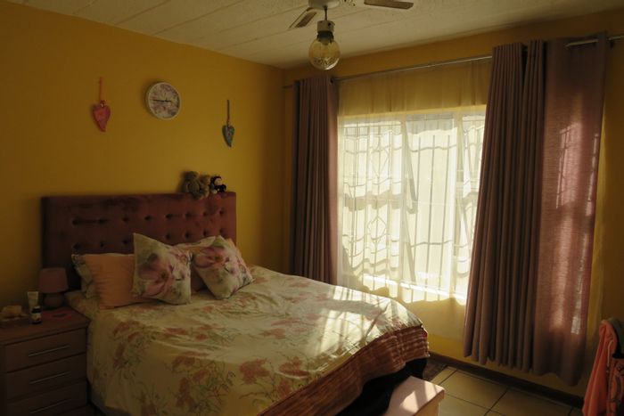 2-Bedroom Townhouse To Rent in Buccleuch with pool, garden, and security features.