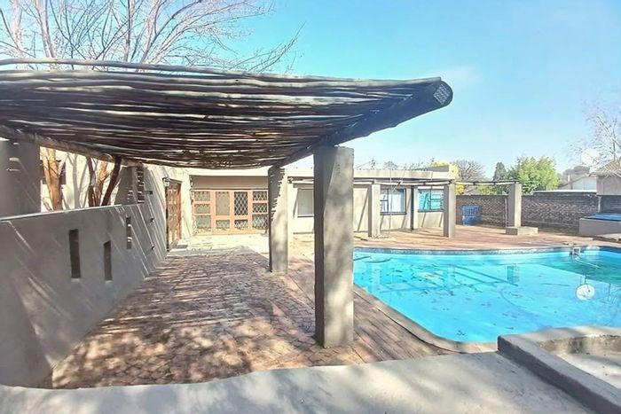5-bedroom house for sale in Sasolburg Central with pool, large garden, and garage.