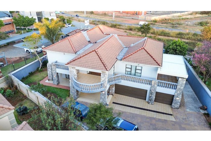 For Sale: Spacious 5-Bedroom House in Irene Farm Villages with Garden and Garage.