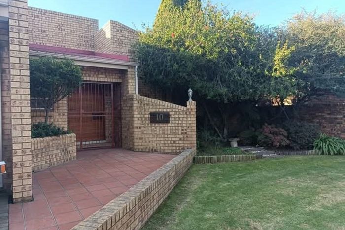 5-Bedroom House For Sale in Secunda Central with Garden, Garage, and Office.