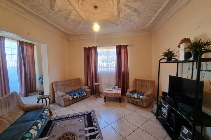 Elandsheuwel House For Sale: 3 Bedrooms, braai area, double carport, near CBD.