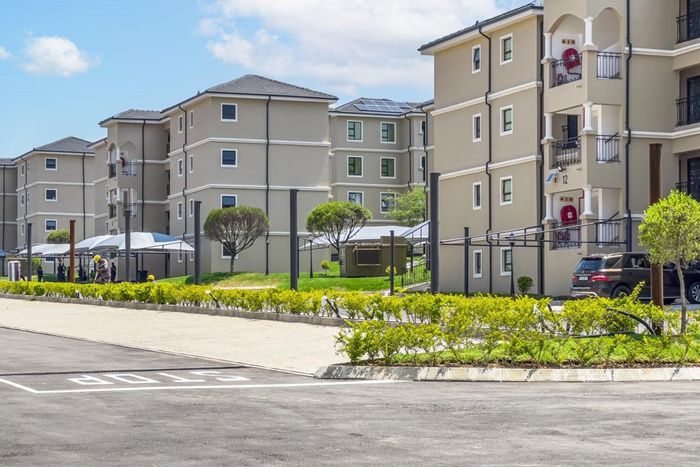 2 Bed, 2 Bath Apartment To Rent in Blue Hills with secure estate living.