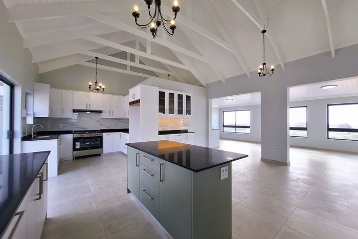 For Sale: Versatile house in Da Gama Bay with flatlet, ocean views, and garden.