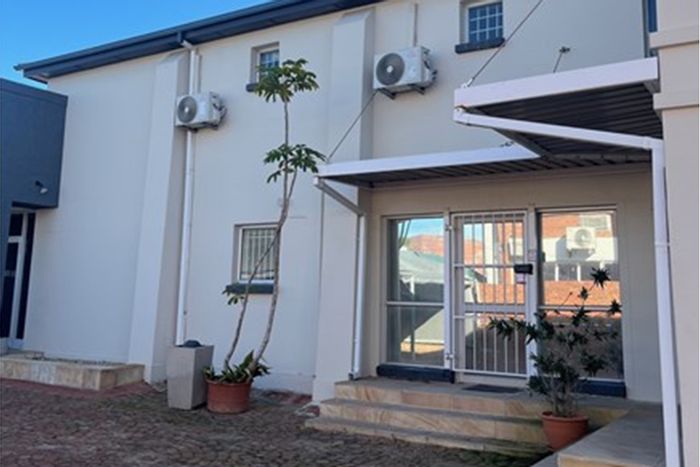 Retail Space To Rent in Newton Park - 175m2, prime location, ample parking.