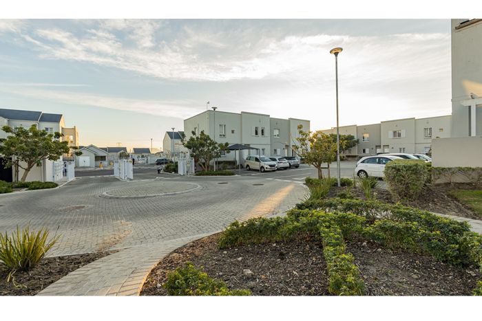 Haasendal Apartment For Sale: 2 Bedrooms, private garden, pet-friendly, secure complex.