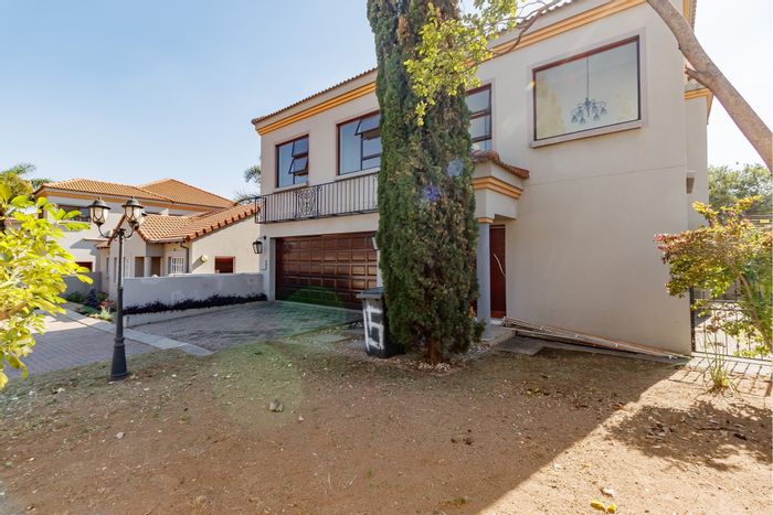 For Sale: House in Craigavon with garden, garage, and close to amenities.