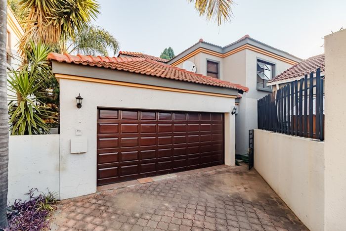 For Sale: House in Craigavon with 3 bedrooms, garden, garage, and braai area.