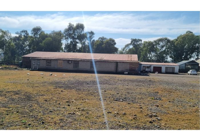 Industrial property in Benoni AH for sale: 28,820m² land, security, versatile spaces.