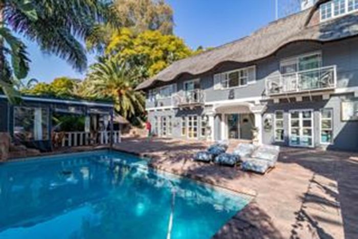 Linksfield House For Sale: Spacious 7-bedroom retreat with pool, gardens, and flatlet.