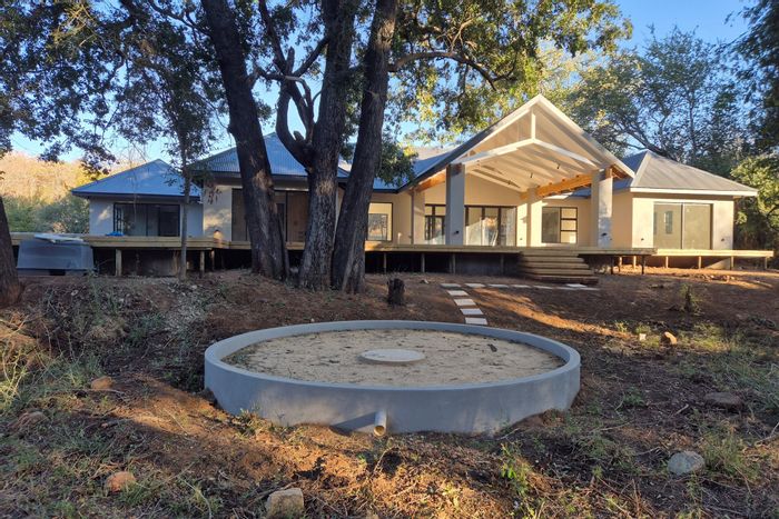 For Sale: House in Blyde Wildlife Estate with pool, boma, and pet-friendly amenities.