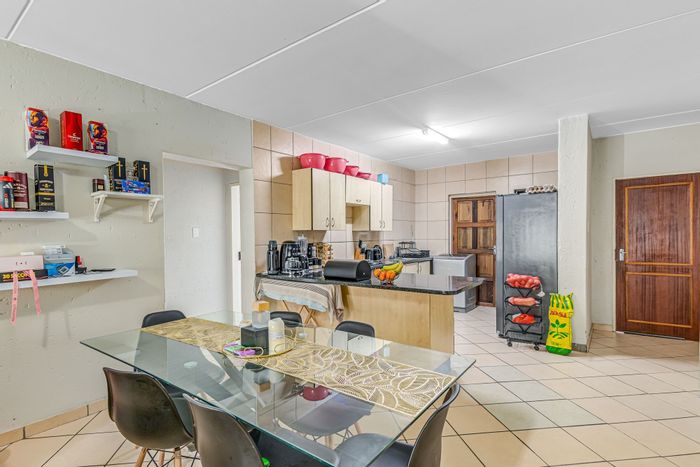 Northgate Apartment For Sale: 2 beds, pool, clubhouse, secure living, balcony.