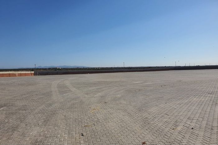 To Rent: 15,000m² industrial yard in Markman Industrial with security and weighbridge.