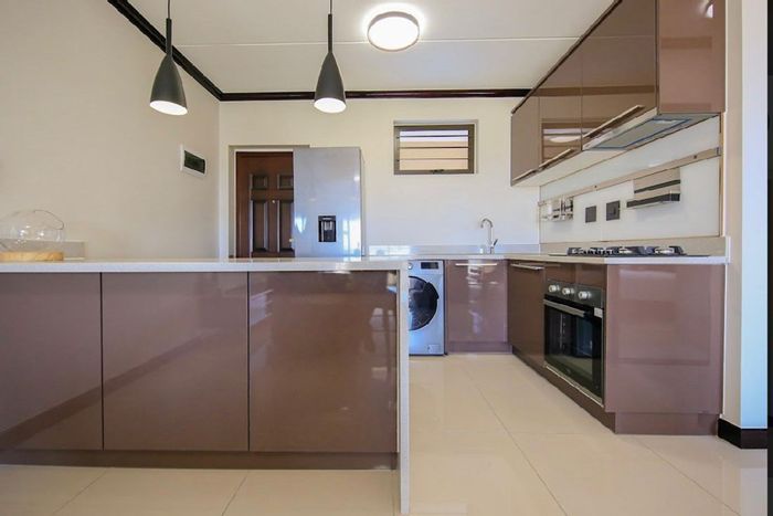 3-Bedroom Apartment To Rent in Blue Hills with 24/7 Security and Fibre Connectivity.