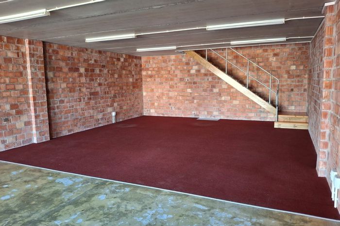 Fairview Industrial Space To Rent: 198 m², secure complex, kitchenette, fibre ready.