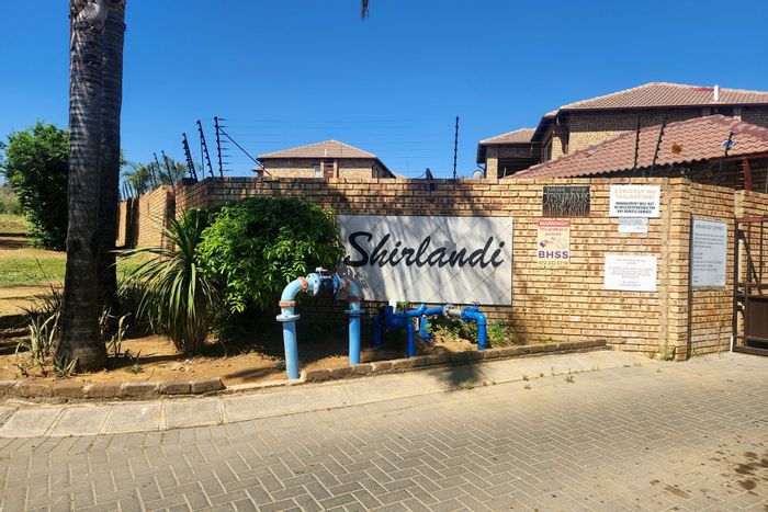 2 Bed, 2 Bath Apartment To Rent in Halfway Gardens with security and play area.